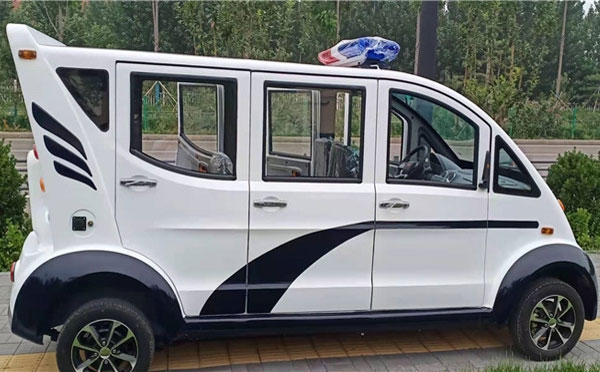 巴里坤警用巡逻车